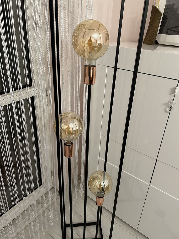 Lampa podłogowa czarna Loft