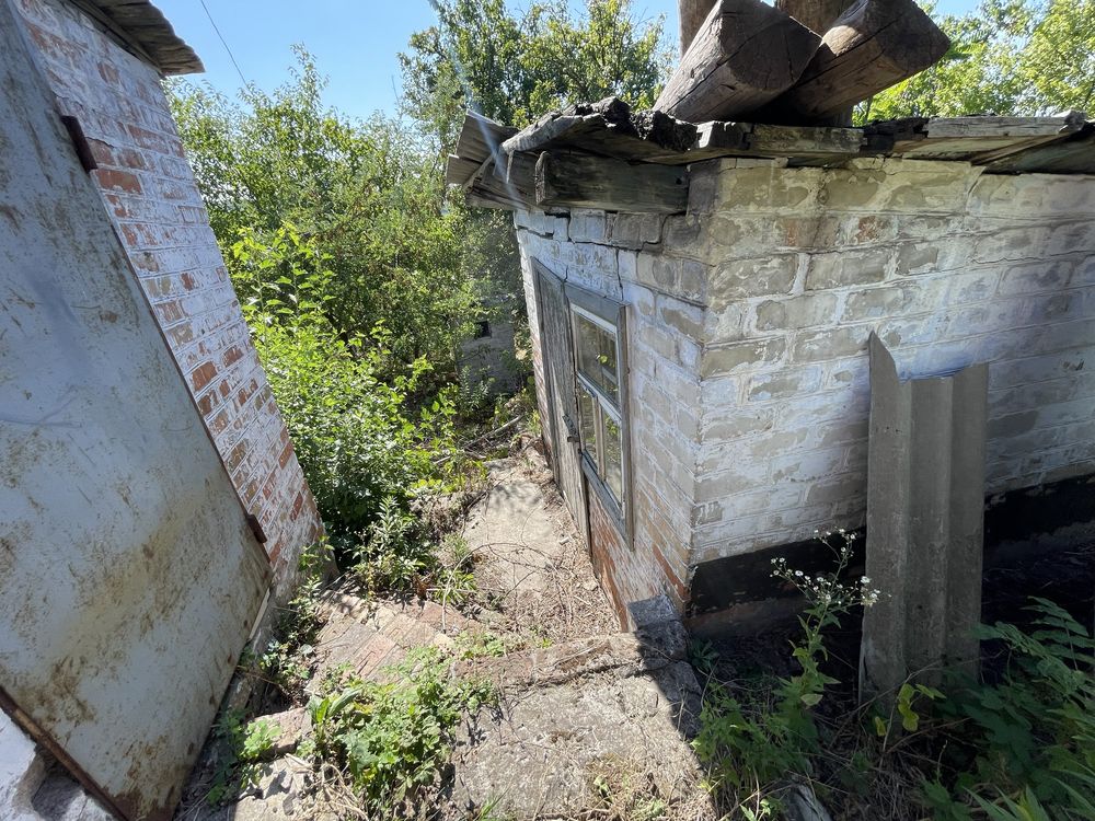 Участок , дом с фундаментом в хорошем месте