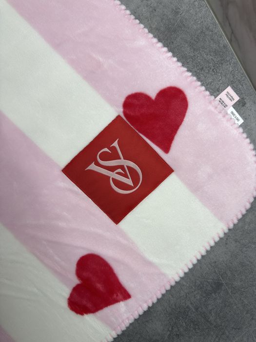 Бомбезна ковдра Victoria’s Secret