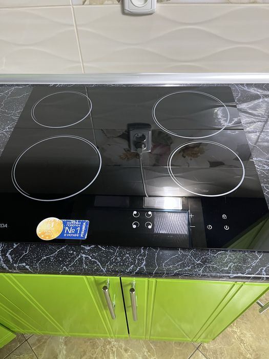 Продам кухню в ідеальному новому стані