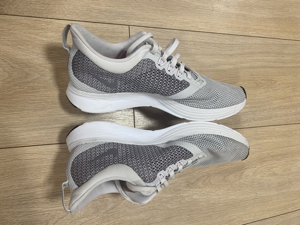 Buty Nike rozmiar 40.5 26 cm