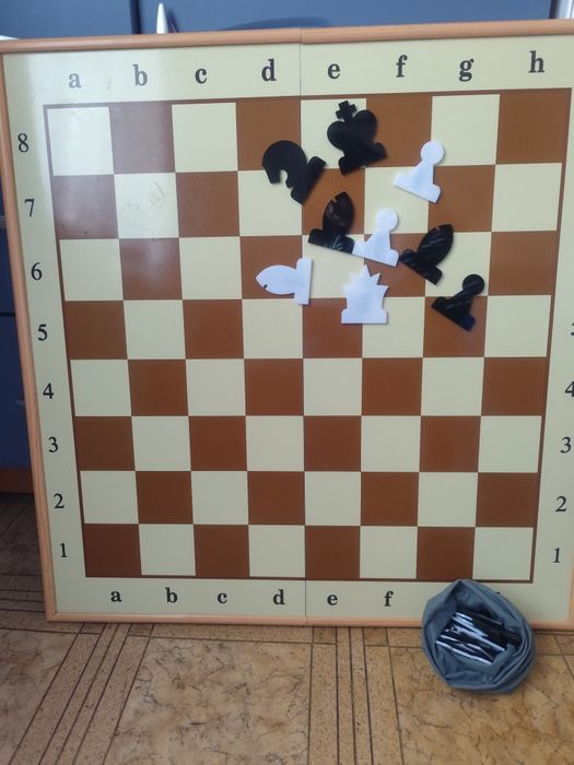 Демонстраційна шахова дошка 80см х 80см. Відмінна  переносна ш