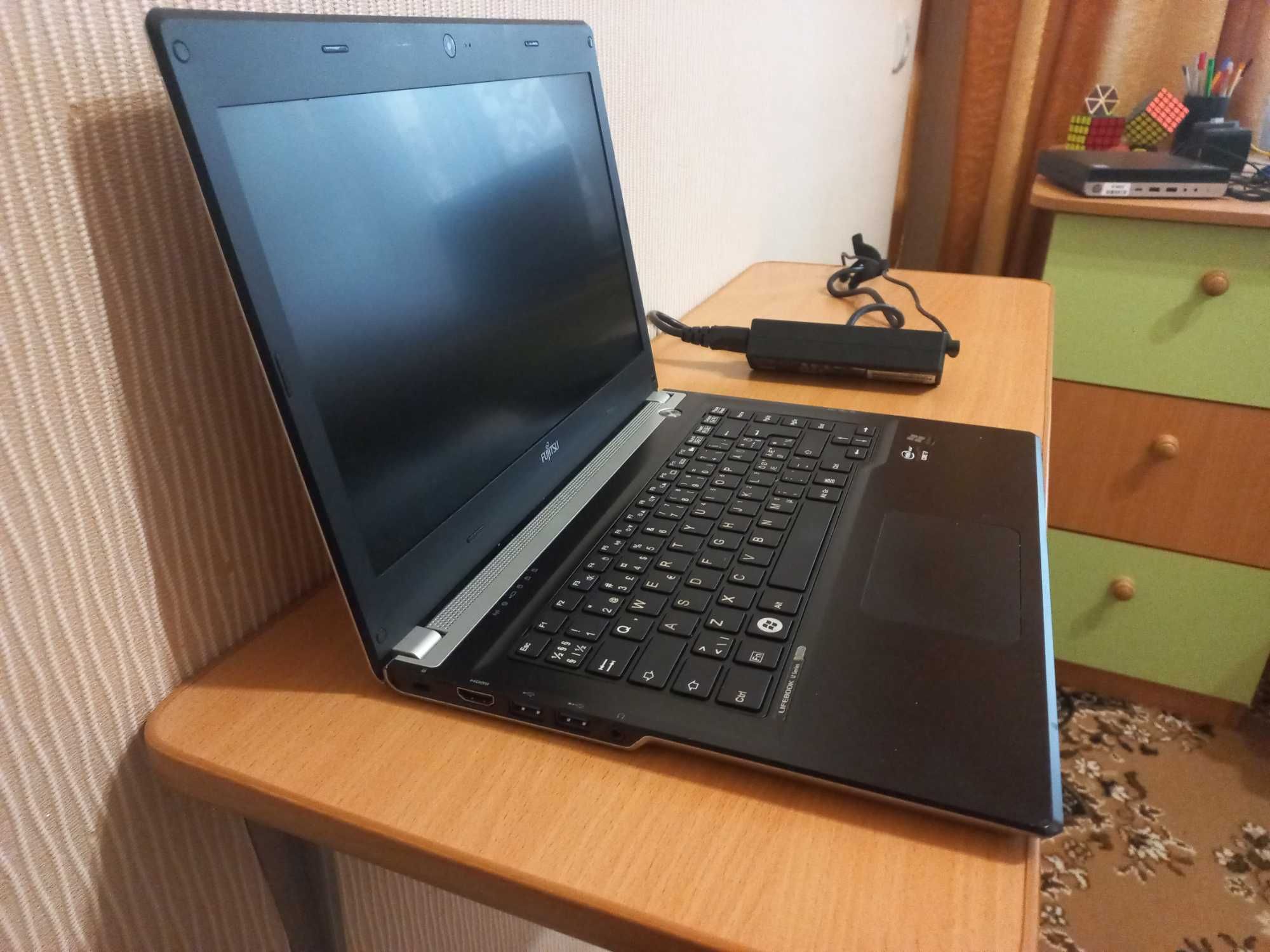 Ноутбук Fujitsu lifebook uh572 13.3" i7 3517