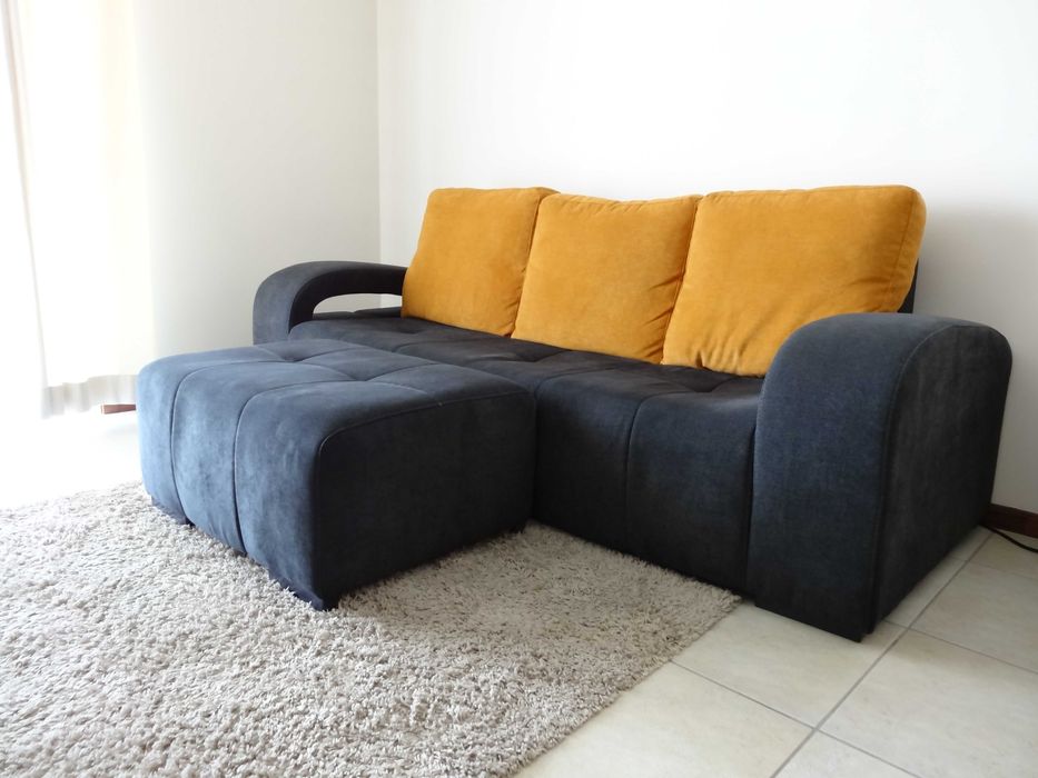 Sofá 3 lugares + Banqueta + 2 Pufs
