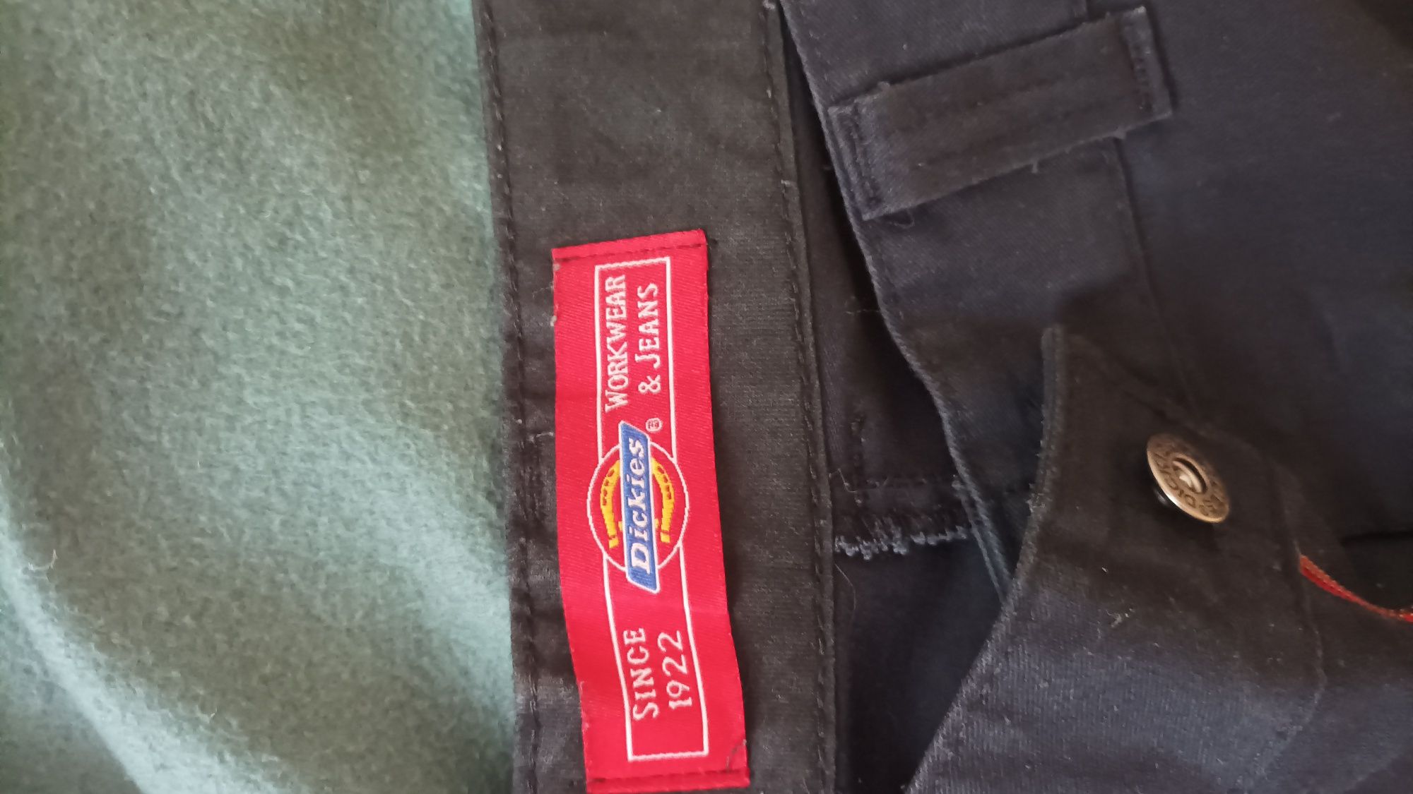 Штани з колекції Dickies.