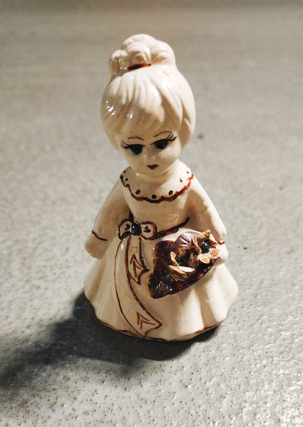 Figurka laleczka z porcelany ozdoba