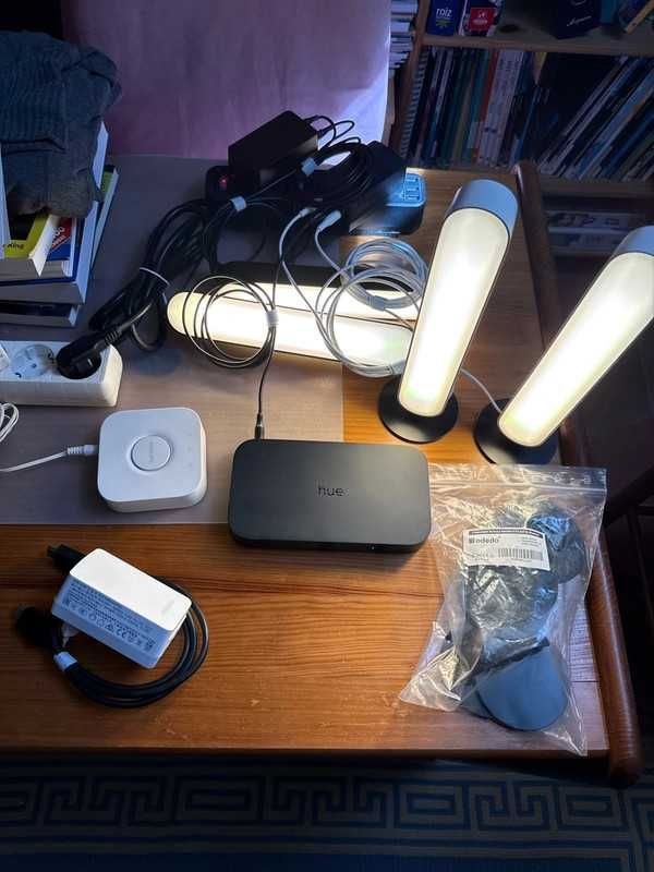 Philips HUE Sync + Hue Bridge + 4 Hue Play Lights