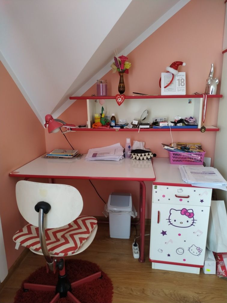 Komplet mebli dziewczęcych
