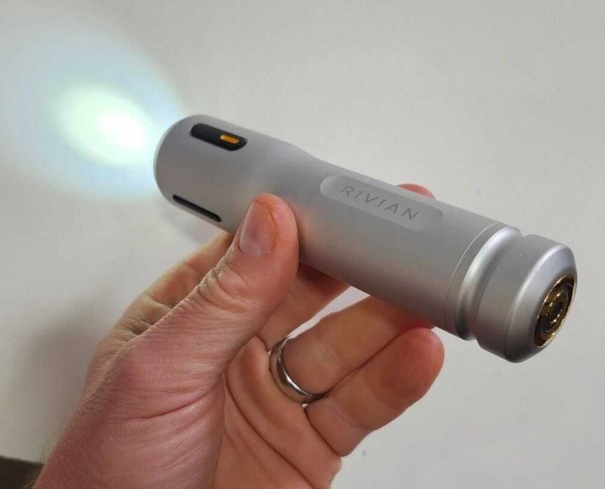 Ліхтарик для Рівіан (Rivian)