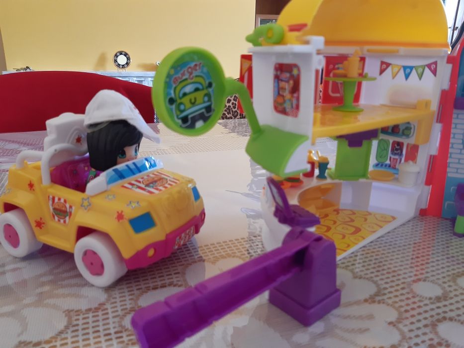 Hamburgueria Pinypon com carro