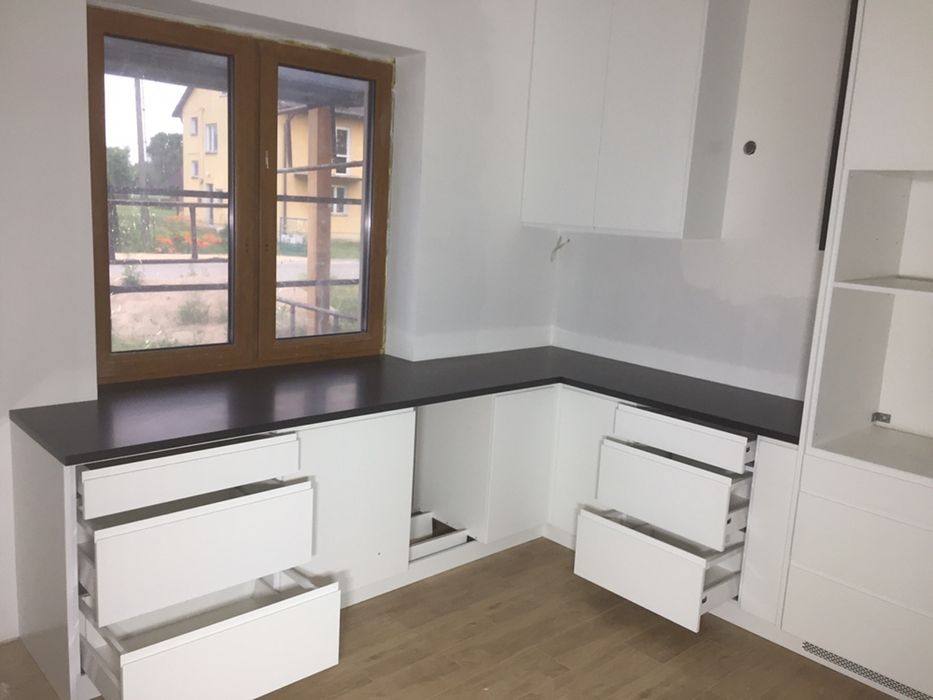 Montaż mebli,układanie paneli ,prace stolarskie.balustrady tarasy prac