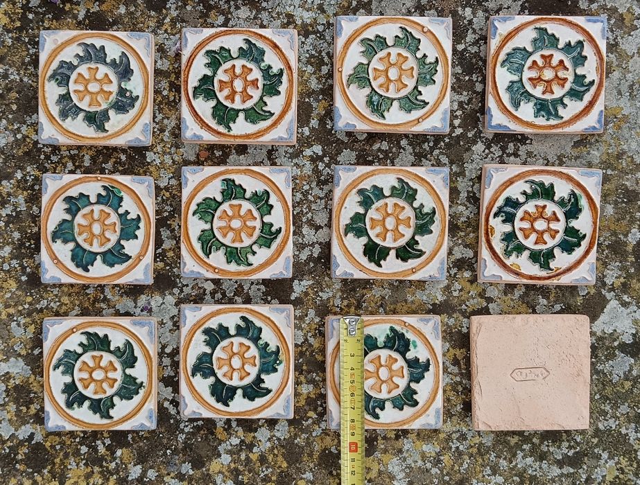 Azulejos hispano árabes feitos e pintados a mão