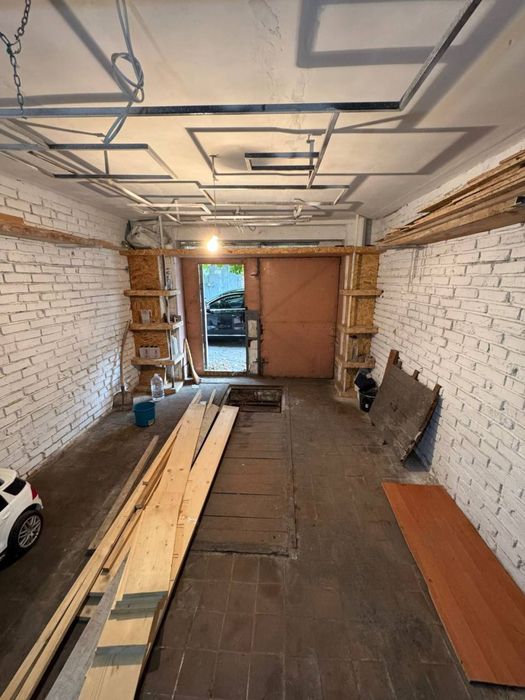 Цегляний гараж в ГК «Квітневий», Виноградар