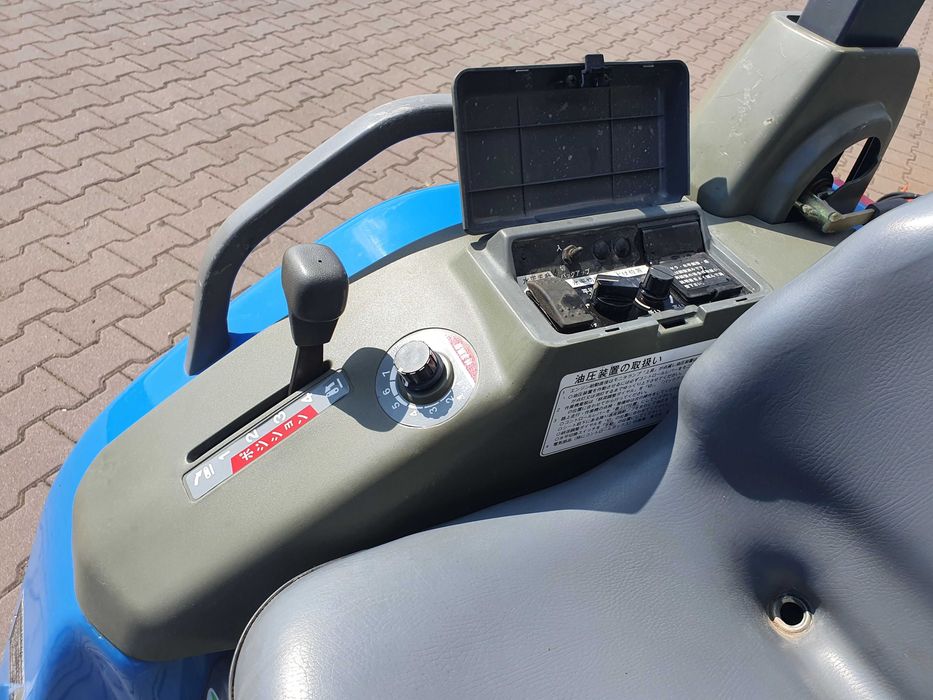 Traktor ISEKI diesel  4x4 jak nowy wspomaganie ,  ( Kubota )