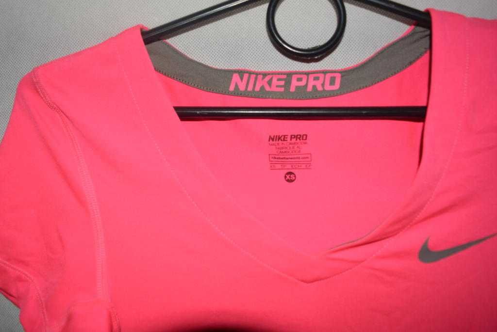 Neonowa różowa koszulka Nike pro XS