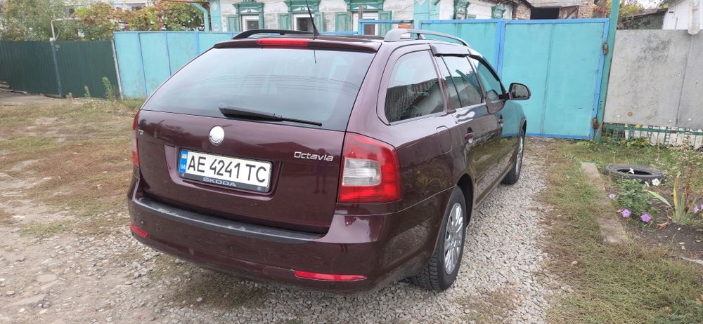 Продаеться Шкода Октавія 1.6tdi автоматична.
