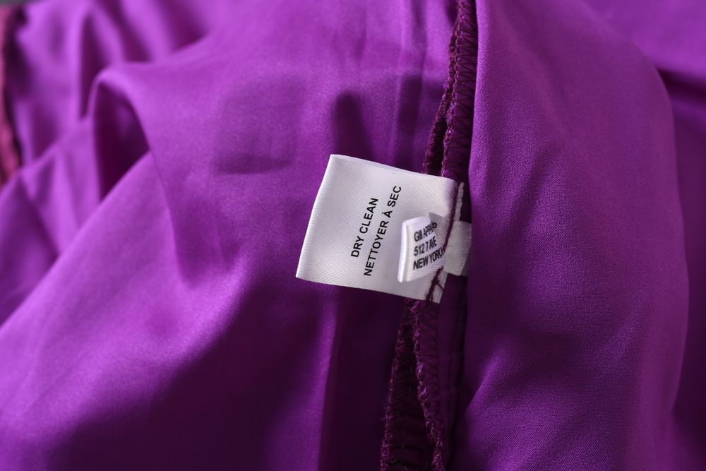 MARC NEW YORK purpurowa sukienka koktajlowa satynowa marszczona r. 38