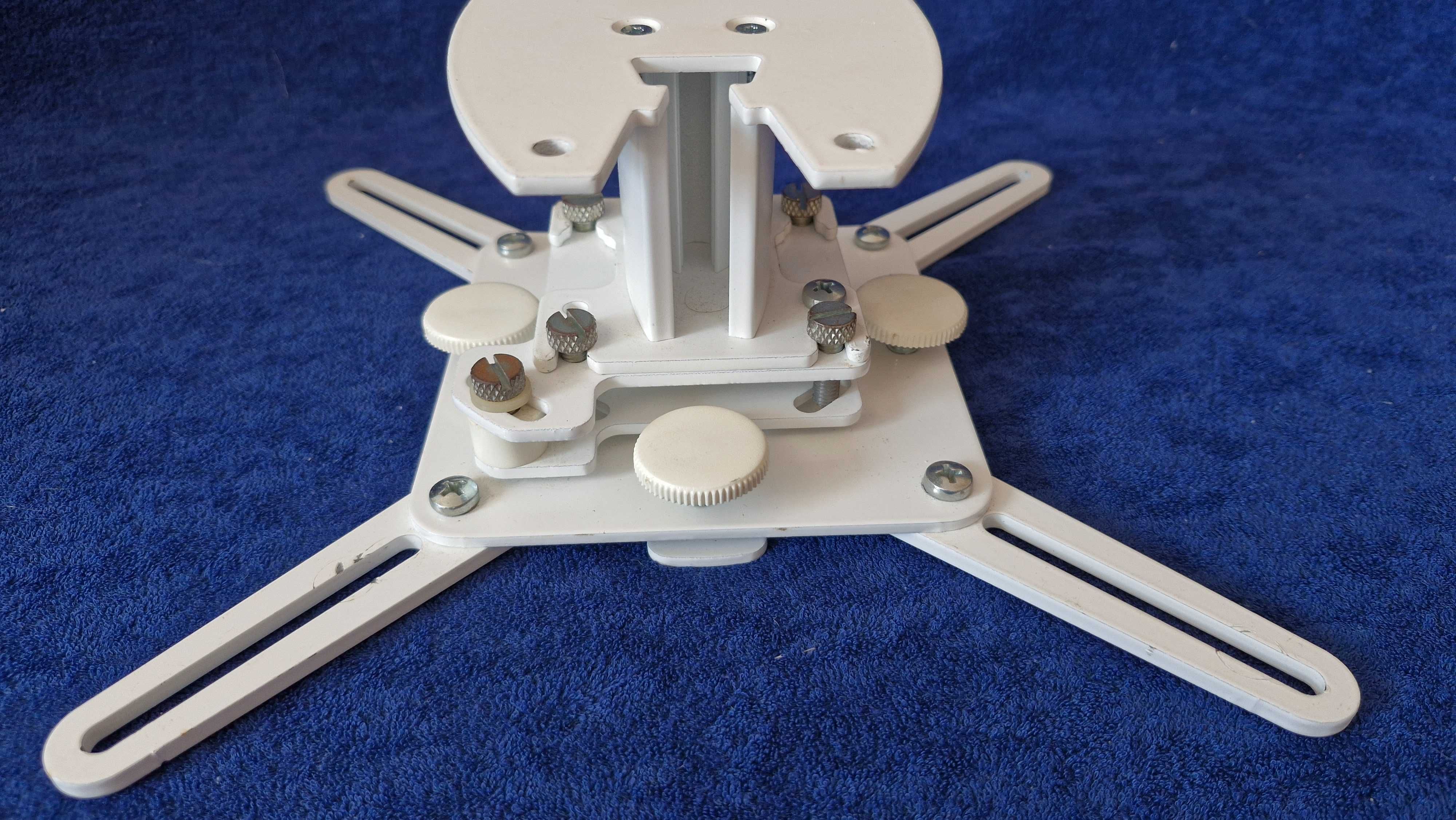 Uchwyt podsufitowy firmy SMS model CM F110 do projektora