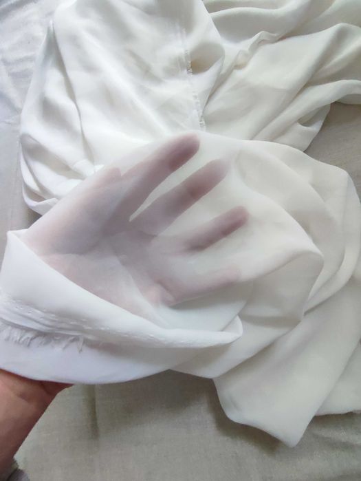 Tkanina  cienka, biała, nowa, naturalna szyfonowa.