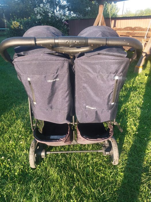 Прогулянкова коляска для двійні