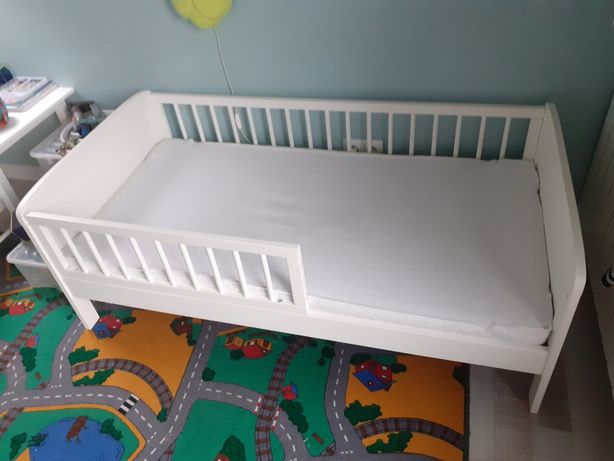 Sprzedam łóżko dla dziecka z barierką.