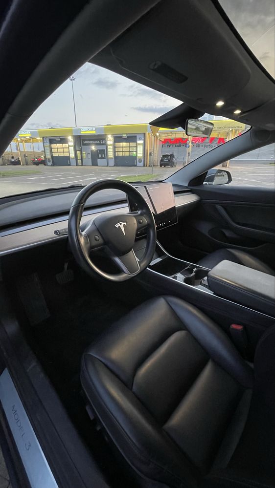 Tesla Model 3 Long Range Dual Motor All-Whell Drive