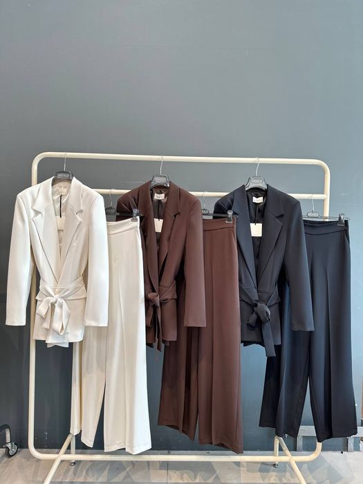 Продам женский итальянский костюм фирмы Vicolo