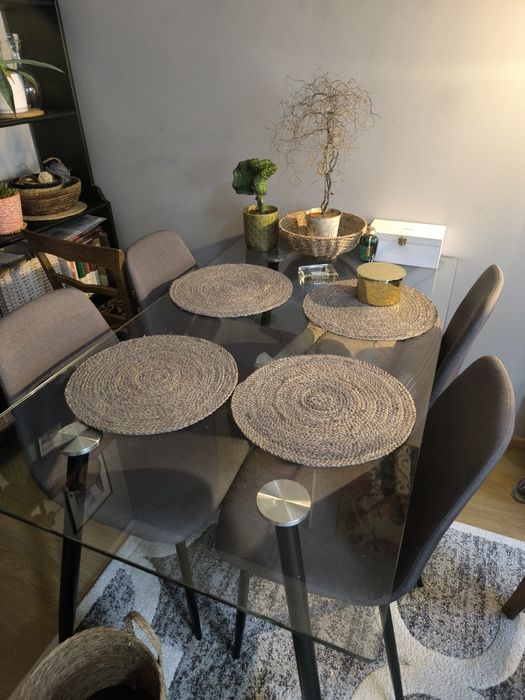 Stół szklany z krzesłami