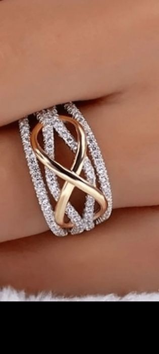 Pierścionek elegancki roz. 9.Nowy.Polecam.