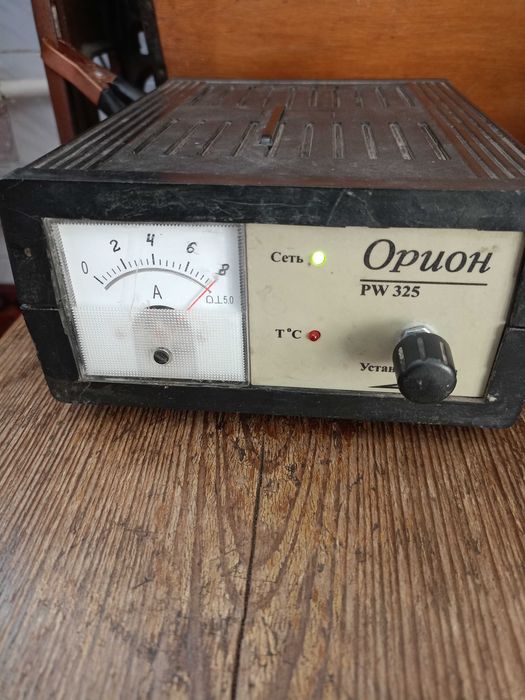 Продам зарядное устройство  для авто 12 В 5 А и 10 А