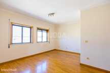 Apartamento T3 com suite, varandas, elevador e garagem dupla – Avanca