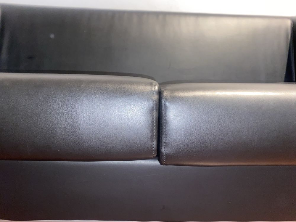Sofa preto e prateado