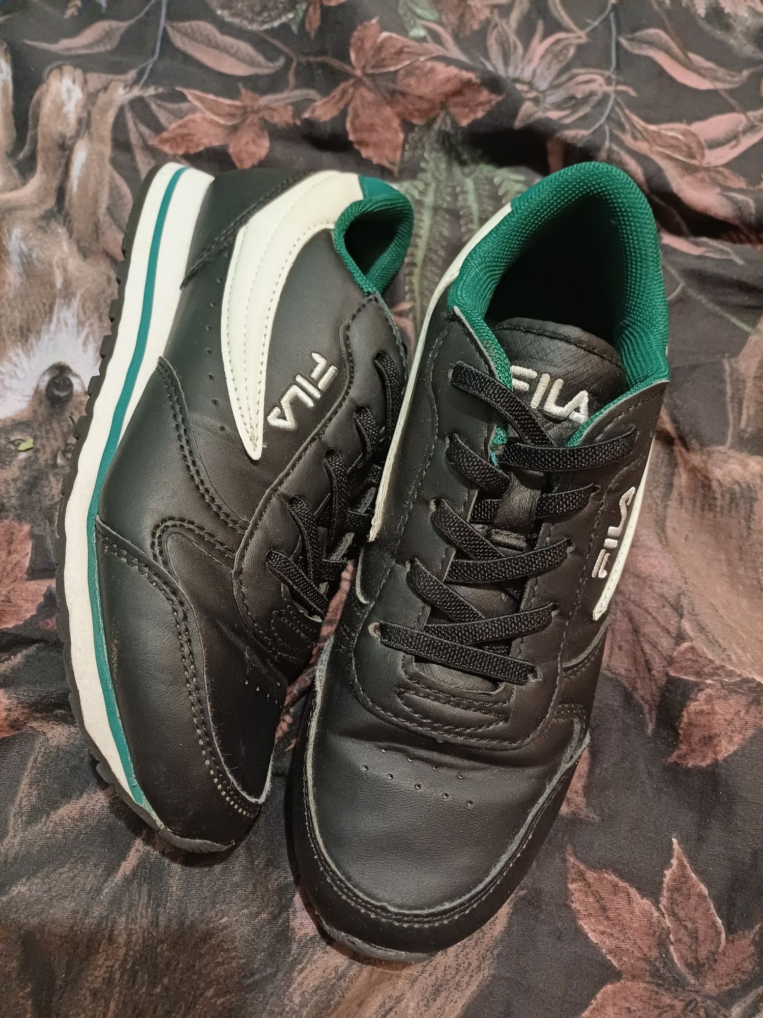 Buty Fila sneakersy r 33