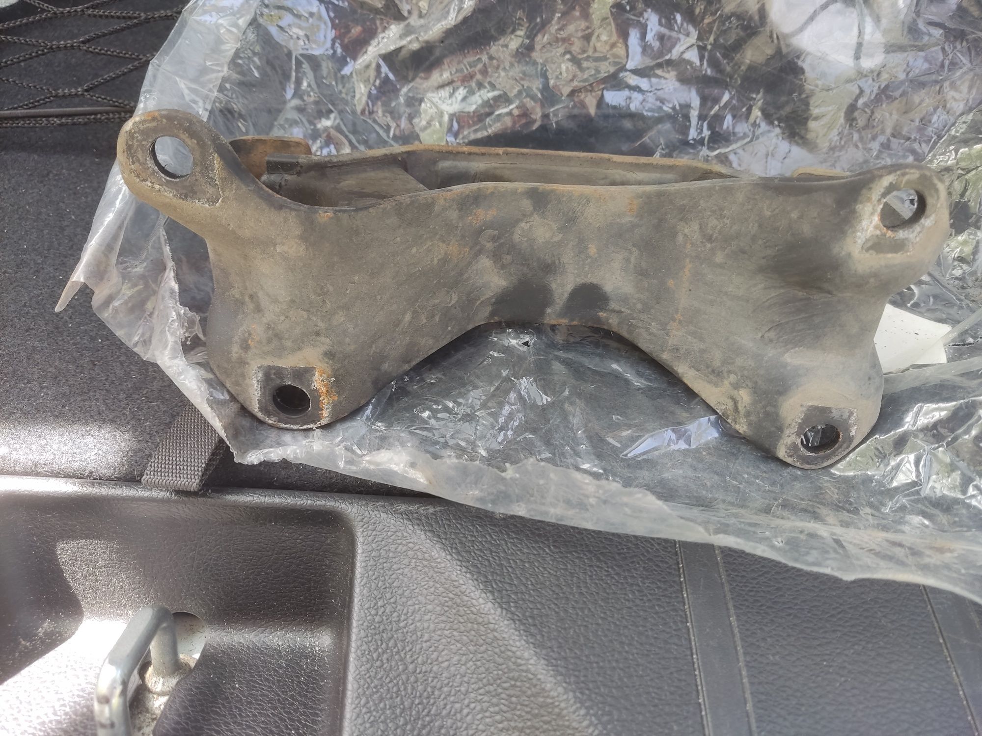 Подушка МКПП Subaru Forester SJ 2,5