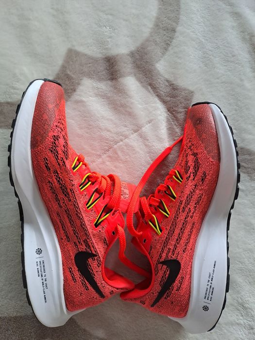 Śliczne sportowe oryginalne buty NIKE rozmiar 34 ( 21.5 cm). NOWE