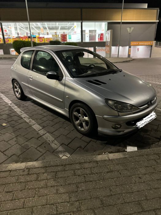 Vendo peugeout 206 versao quiksilver