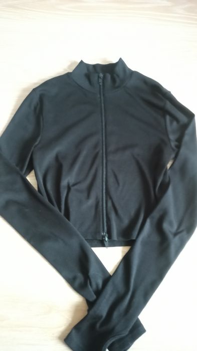 облягаюча кофта на змійці