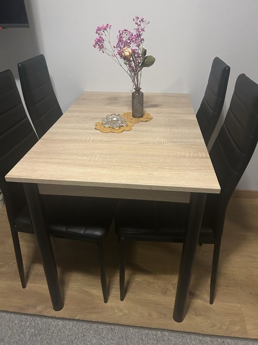 Sprzwdam szafe stol oraz krzesla.