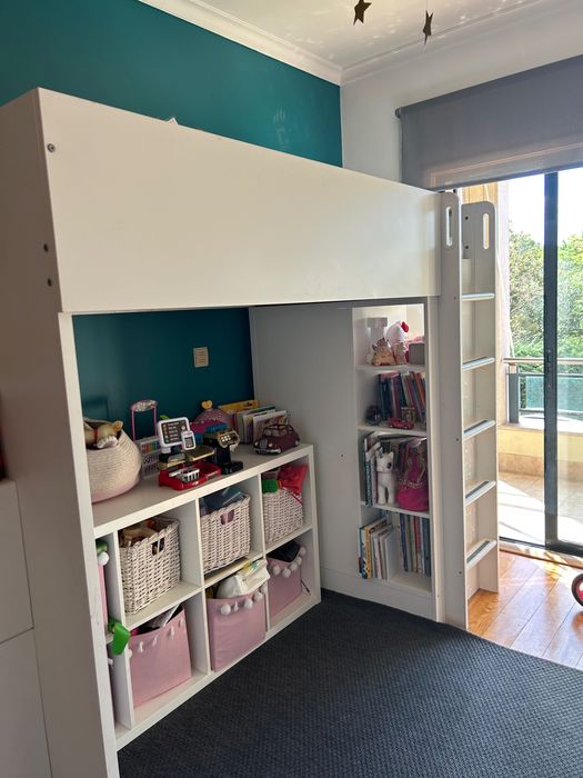 Cama alta IKEA SMÄSTAD com roupeiro e estante embutidos + quadriculas