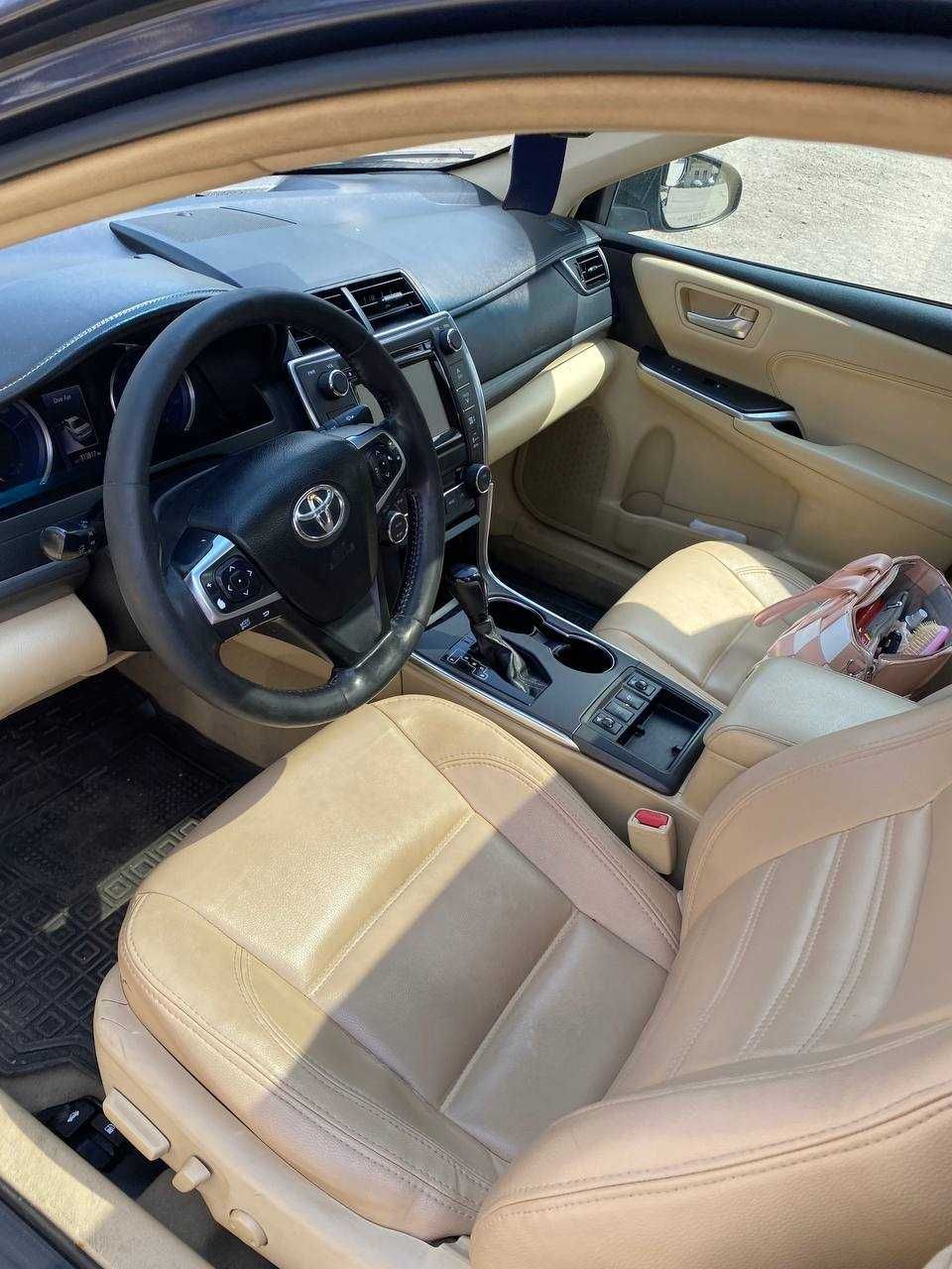 Арена авто Toyota Camry Hybrid, Volkswagen Passat B7