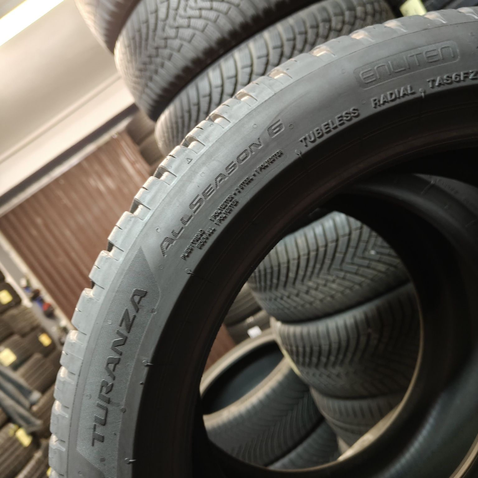 225/45/17 XL Sprzedam komplet opon całorocznych Bridgestone