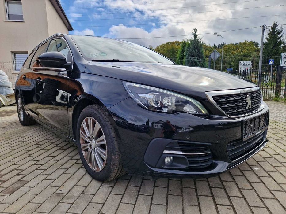Peugeot 308 Allure Lift panorama