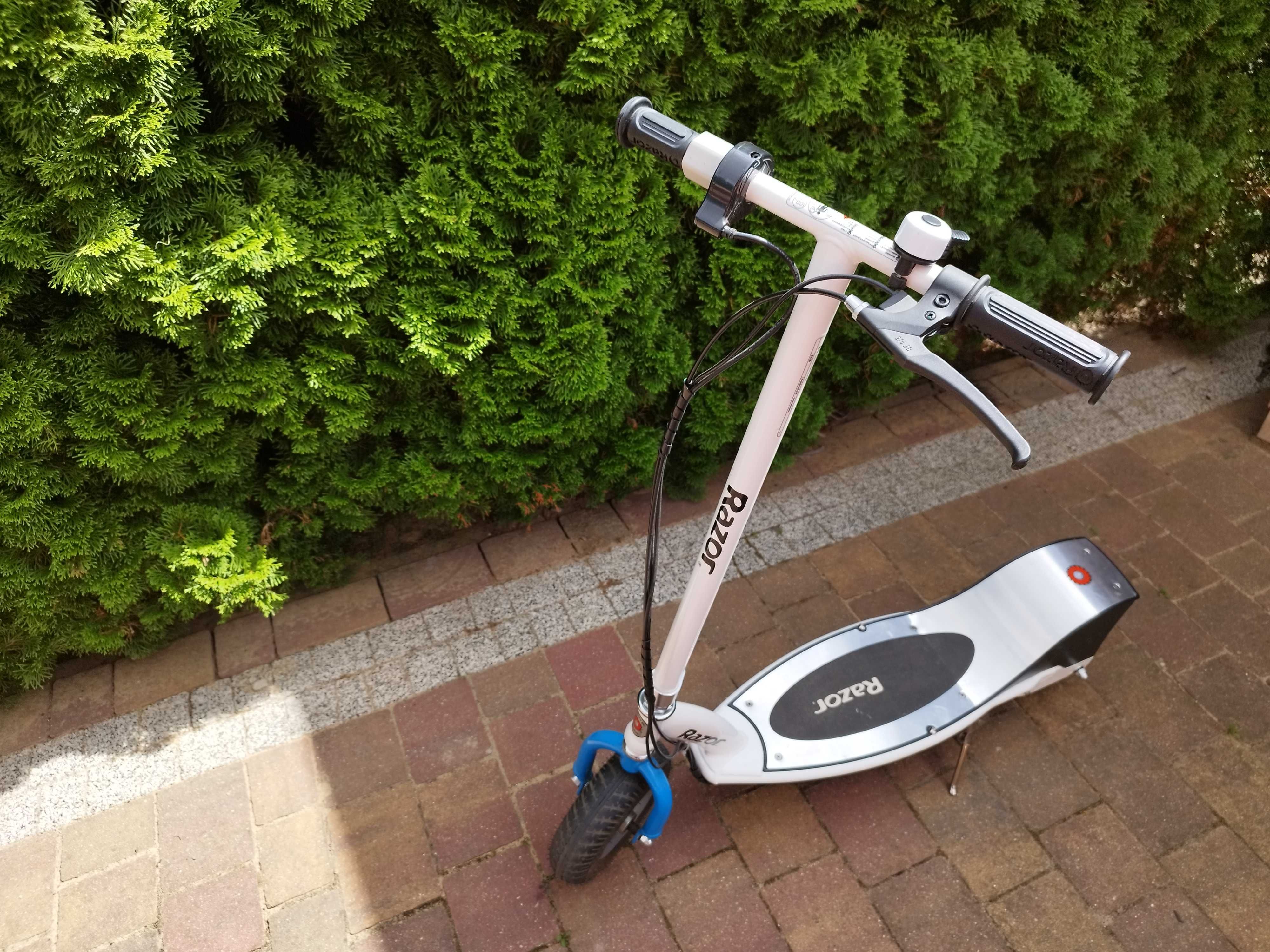 Sprzedam Hulajnogę elektryczna, RAZOR E300  16km 250W