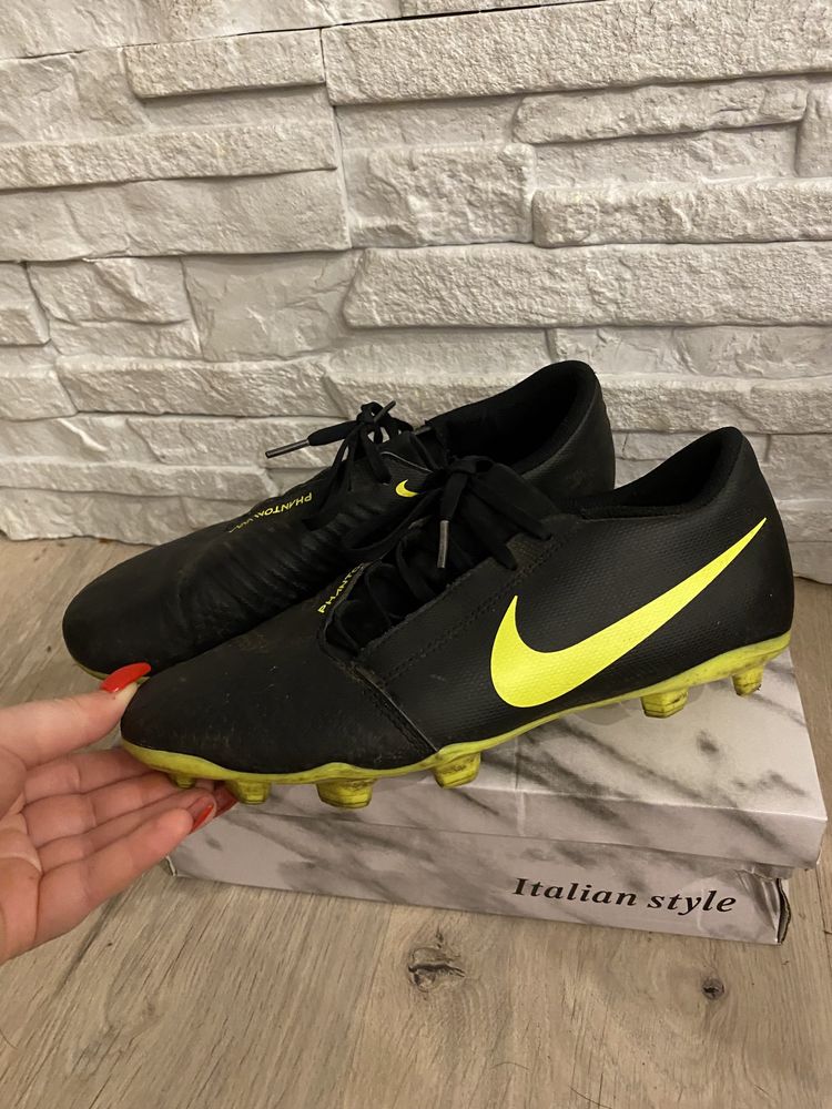 Buty sportowe korki Nike Phantom