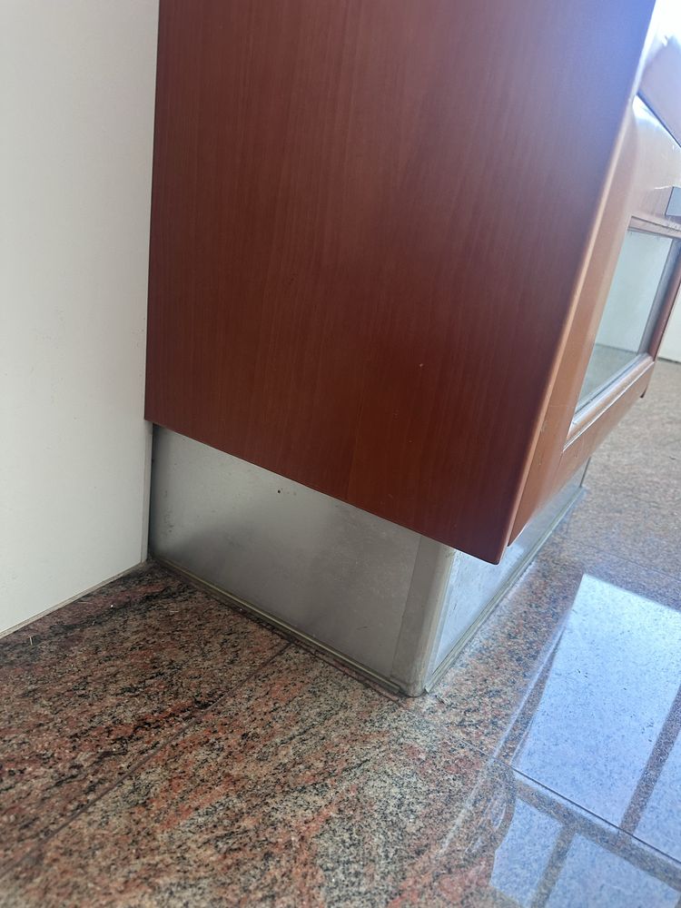 Bloco de gavetas com tampo em mármore – em bom estado