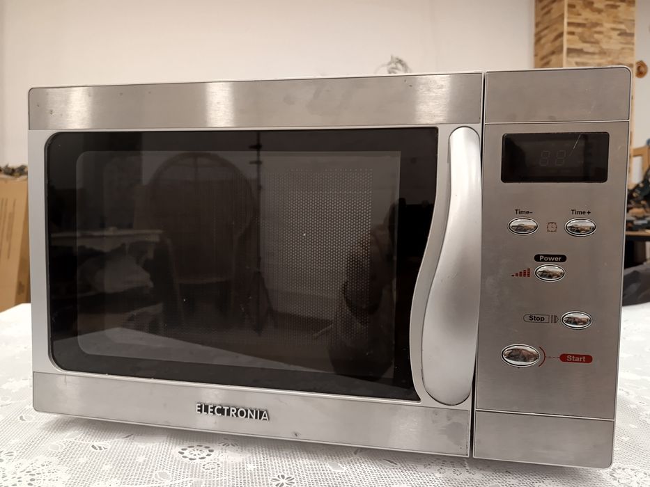 Microondas da marca Electonia