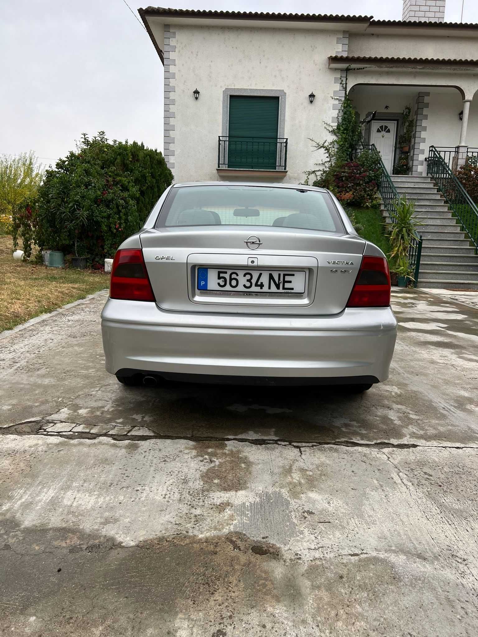 Opel Vectra B 1.6 16v – Espaçoso e Fiável