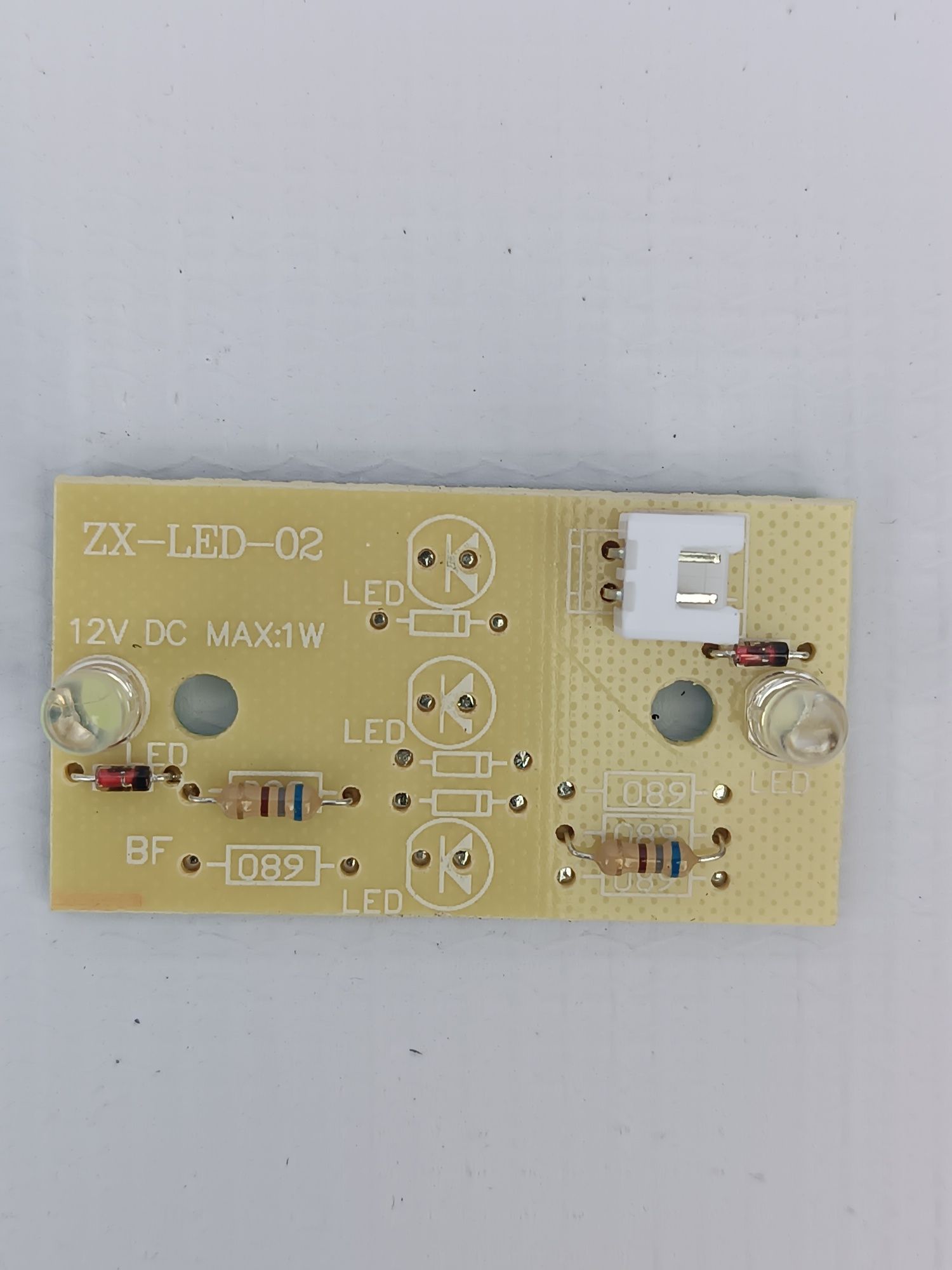 Elektronika z oświetleniem i zaślepką do lodówki Klarstein Bellevin 8