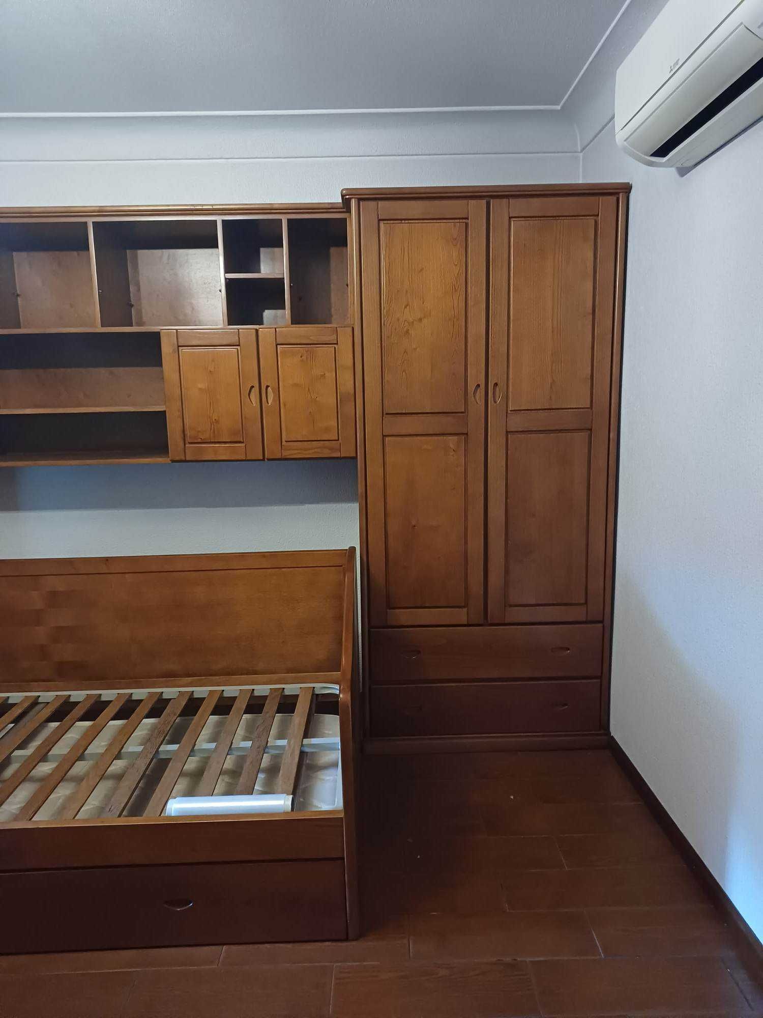 Quarto (ESTUDIO) com cama de solteiro