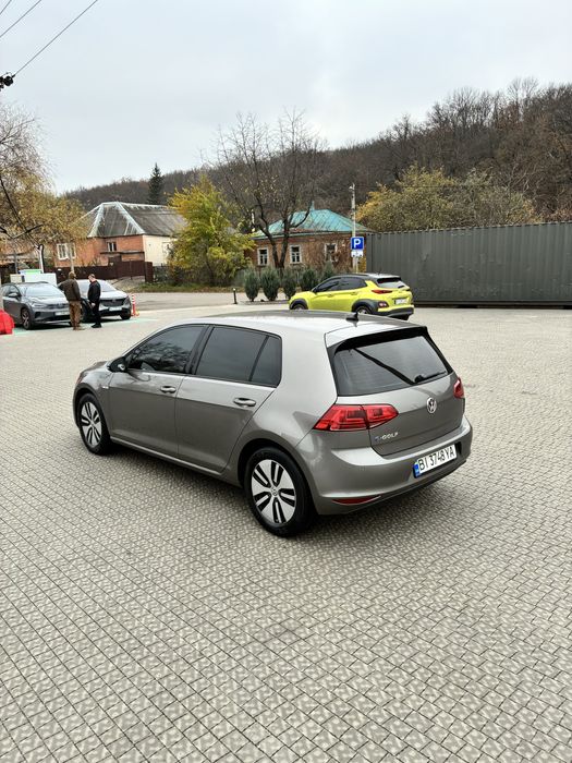 Продам Volkswagen E Golf гарний стан чудова комплектація